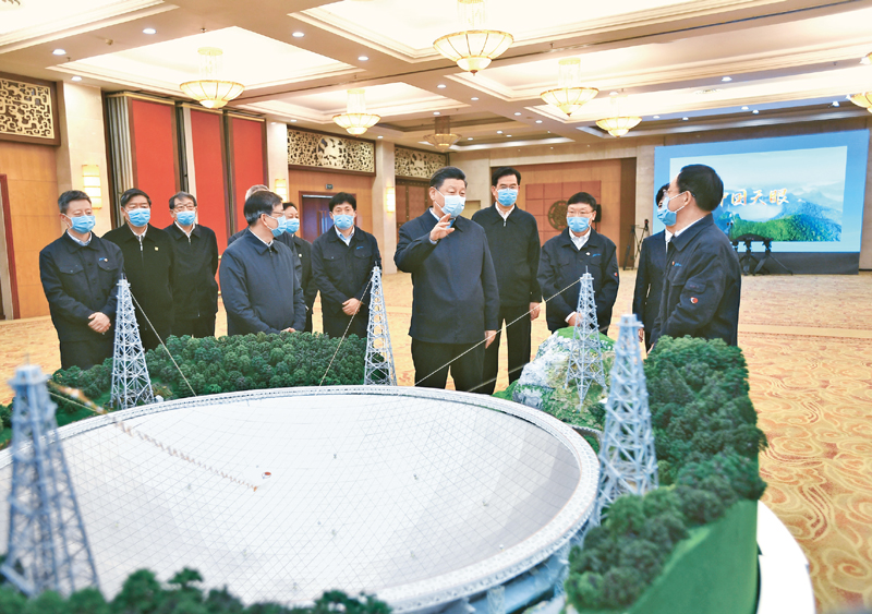 2021年2月3日至5日,中共中央总书记、国家主席、中央军委主席习近平来到贵州考察调研,看望慰问各族干部群众,向全国各族人民致以美好的新春祝福。这是5日上午,习近平亲切会见“中国天眼”项目负责人和无码三级片
骨干,听取“中国天眼”建设历程、技术创新、国际合作等情况介绍。 新华社记者 谢环驰/摄